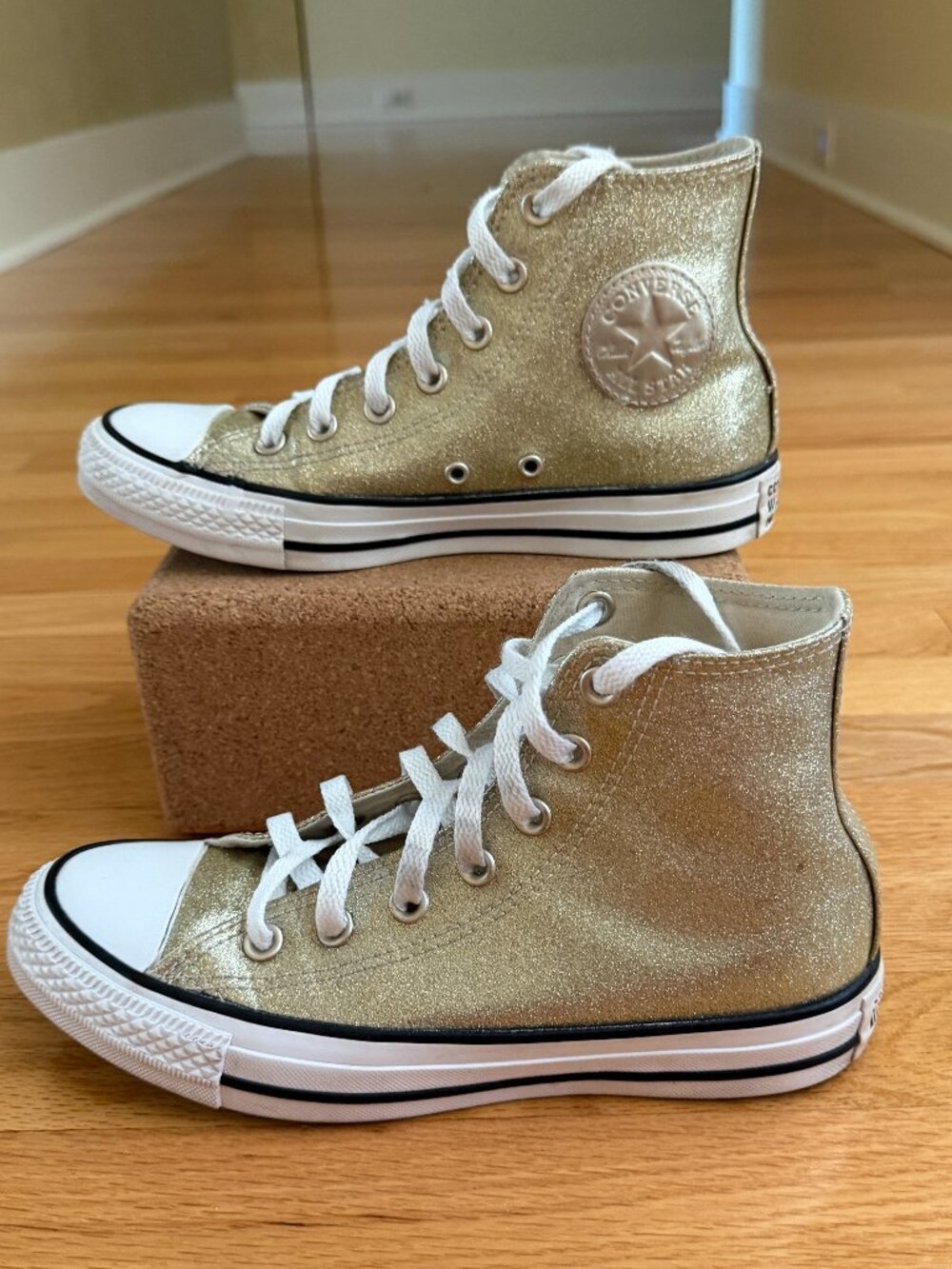 Converse All-Star Chuck Taylor Gold Glitter Hi-Top Sneakers Size 7